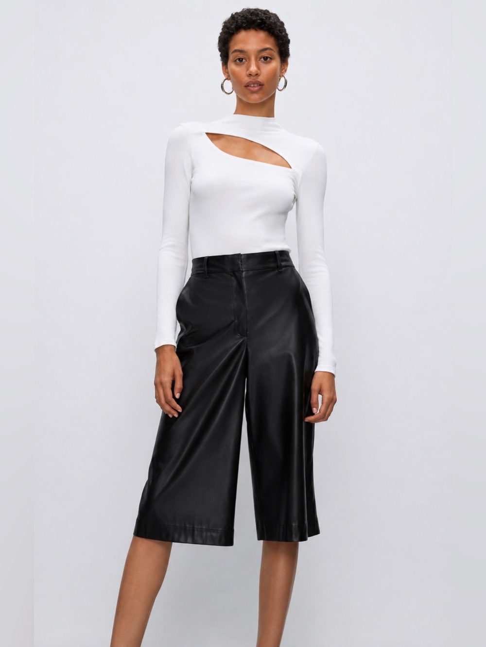 Aritzia‎ Babaton Faux Leather Bermuda Shorts Black Size 00